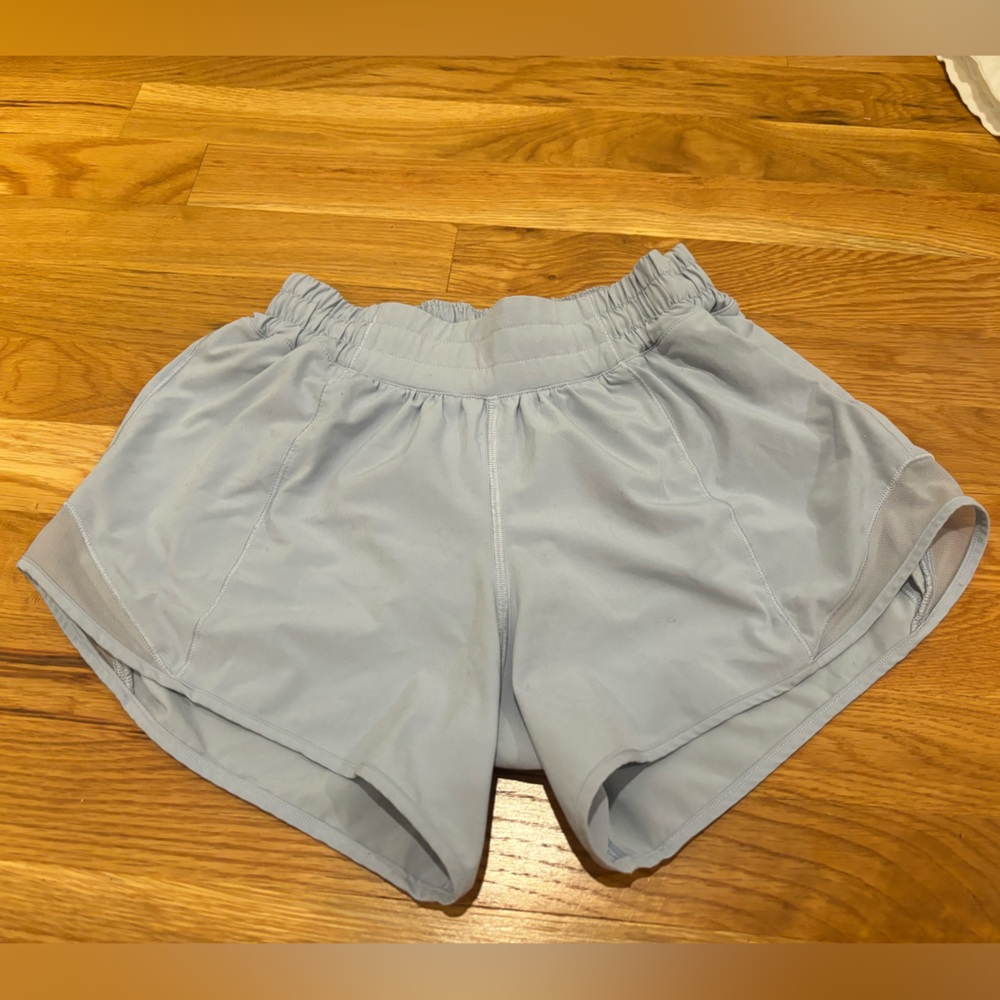 Lulu hotty hot shorts size 4, 4”, powder blue